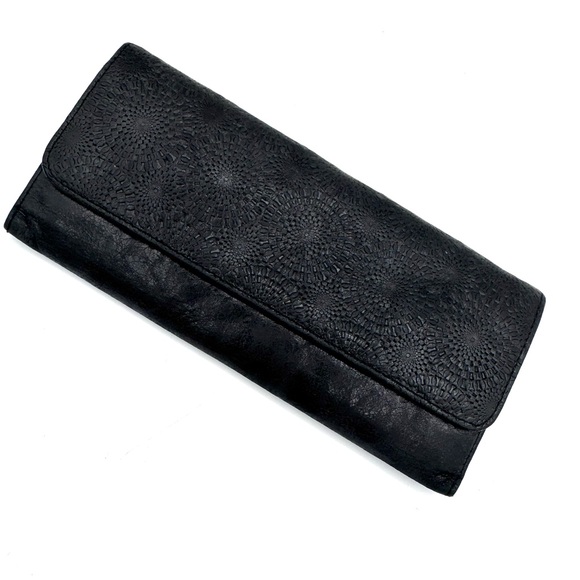 HOBO Elegant Black Textured Wallet - Picture 1 of 6